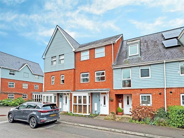 3 Bedroom Terraced House For Sale In Burrage Road, Redhill, RH1