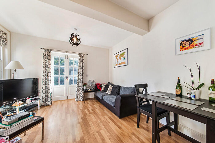 1 Bedroom Apartment To Rent In Latchmere Road, Battersea, SW11