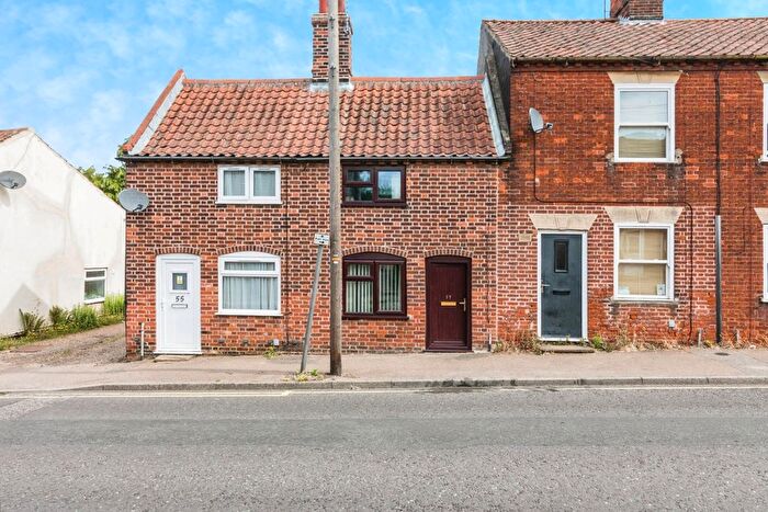 2 Bedroom Terraced House For Sale In Ingate, Beccles, Suffolk, NR34