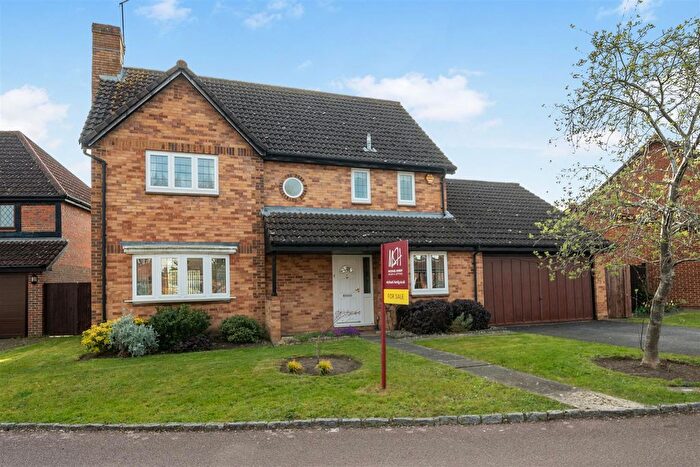 4 Bedroom Detached House For Sale In Woodward Close, Winnersh, Berkshire, RG41
