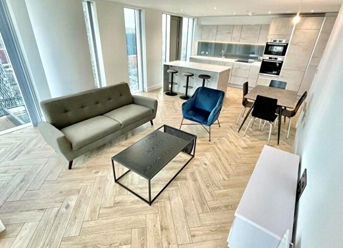 2 Bedroom Apartment To Rent In Kingsway, Finchley, London, N12