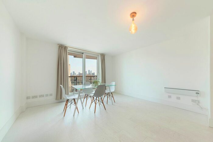 2 Bedroom Flat To Rent In Bridge House, St. George Wharf, Nine Elms, London, SW8