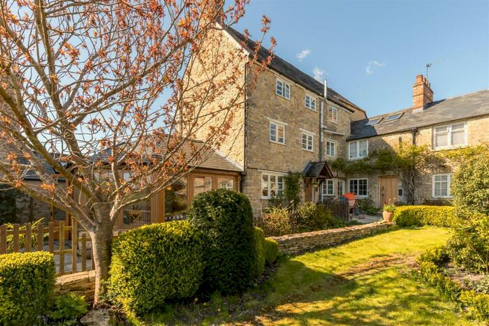 2 Bedroom House For Sale In Workhouse Yard, Wootton, OX20