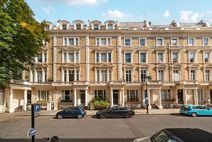 1 Bedroom Flat For Sale In Clanricarde Gardens, London, W2