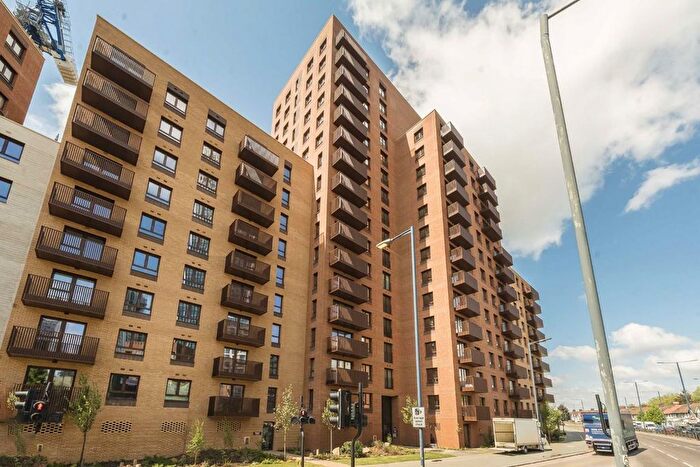 2 Bedroom Flat To Rent In Horn Lane, London, W3