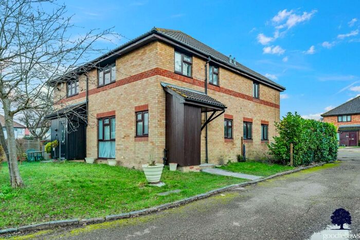 2 Bedroom End Of Terrace House To Rent In Camberley Close, Cheam, Sutton, SM3