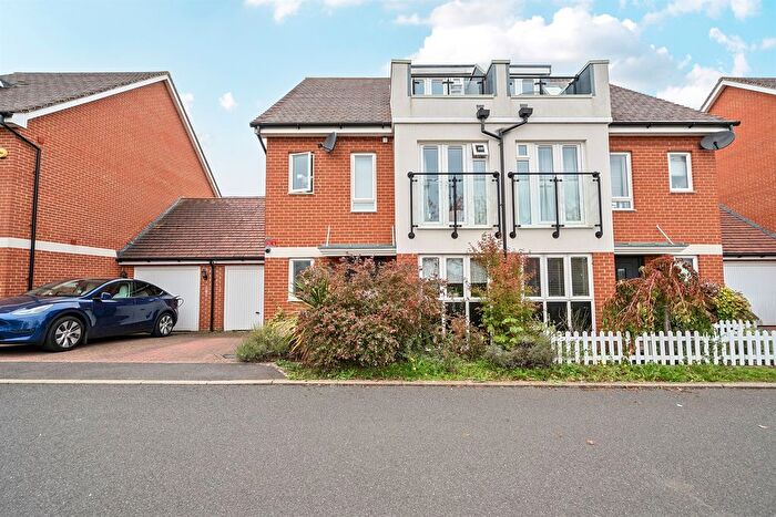 4 Bedroom Semi-detached House For Sale In Horsley Road, Brunel Gardens, Maidenhead, SL6