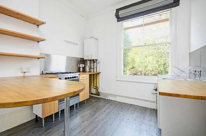 2 Bedroom Flat To Rent In St Marks Rise, Dalston, London, E8