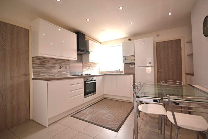 3 Bedroom Terraced House To Rent In Ross Road, Reading, Berkshire, RG1