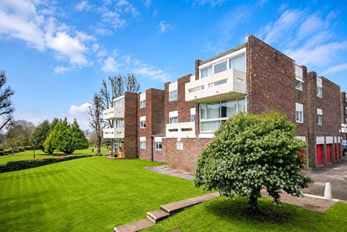 1 Bedroom Apartment To Rent In Park Drive, Woking, Surrey, GU22