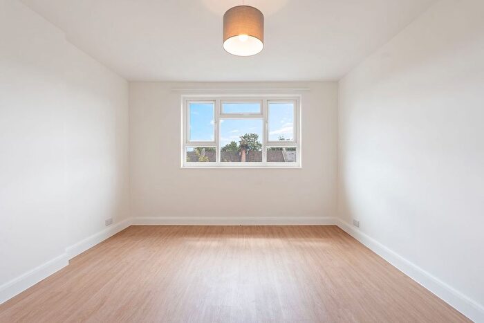 1 Bedroom Flat To Rent In Trinder Road, N19