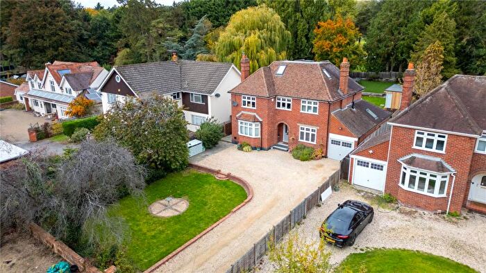 5 Bedroom Detached House For Sale In Bath Road, Calcot, Reading, Berkshire, RG31
