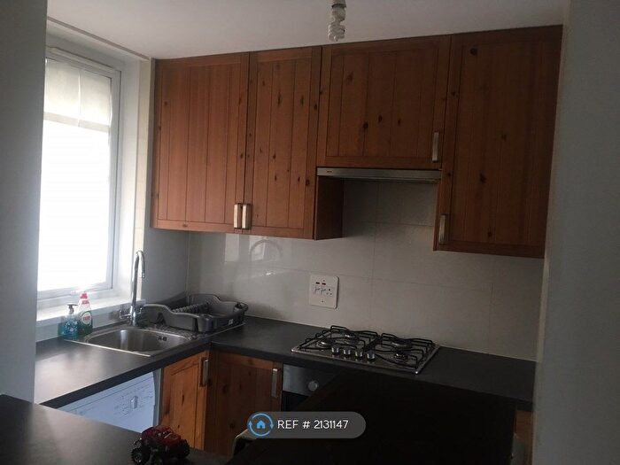 1 Bedroom Flat To Rent In Lockwood Square, London, SE16