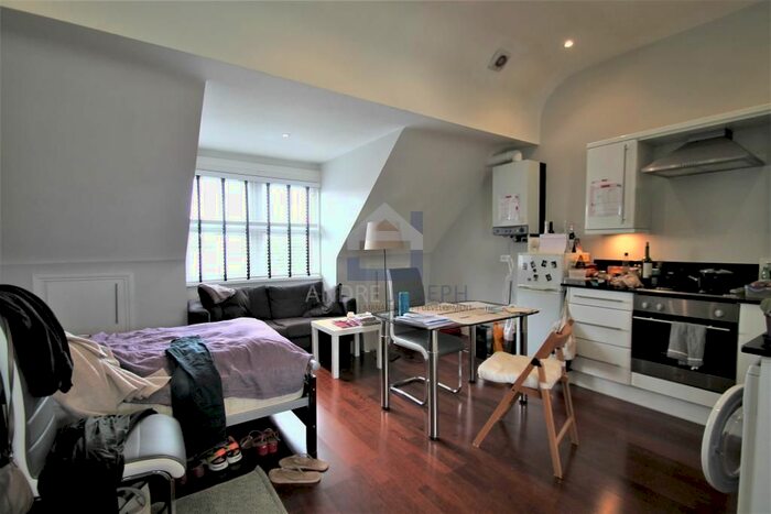 Studio To Rent In Balham High Road, Balham, London, SW17