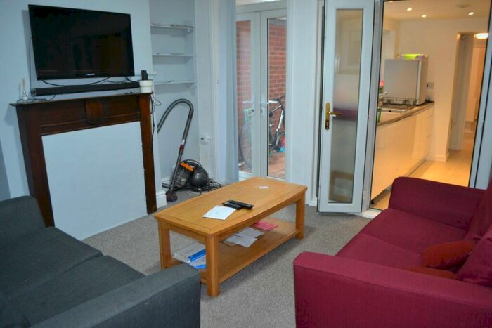 3 Bedroom House To Rent In Heeley Road, B29