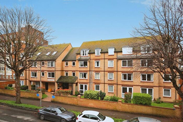 1 Bedroom Flat For Sale In St. Leonards Road, Eastbourne, BN21