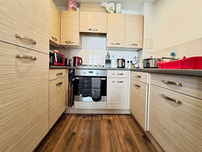 2 Bedroom Flat For Sale In Whimbrel Wynd, Renfrew, PA4