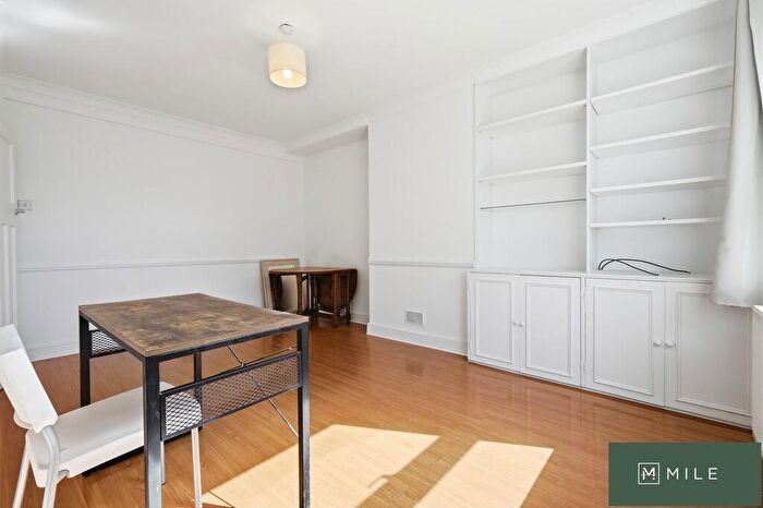 2 Bedroom Flat To Rent In Waverly Court, Brondesbury Park, Brondesbury, NW6