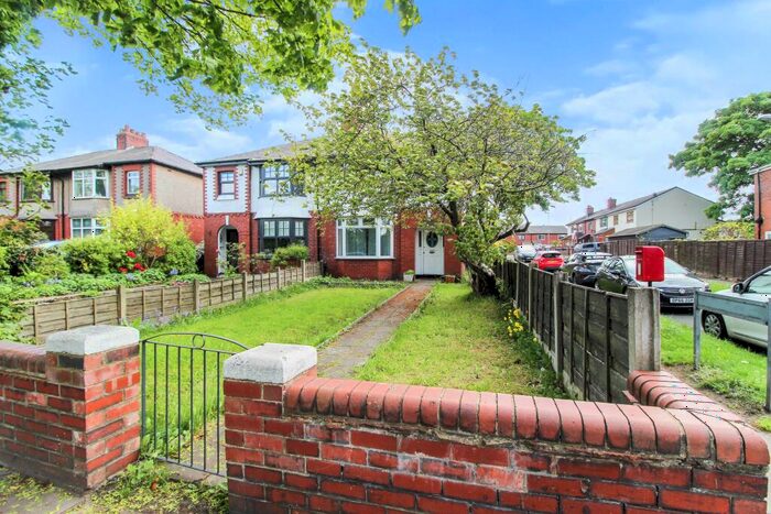 3 Bedroom Semi-Detached House To Rent In Bury Old Road, Heap, Bury, BL9
