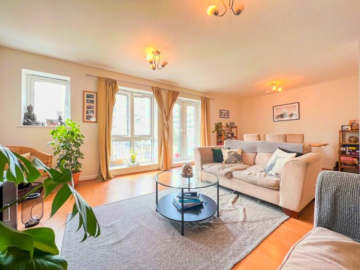 2 Bedroom Flat To Rent In Adventurer`s Quay, Cardiff Bay, CF10