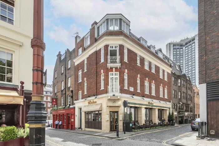 2 Bedroom Flat To Rent In Hertford Street, London, W1J