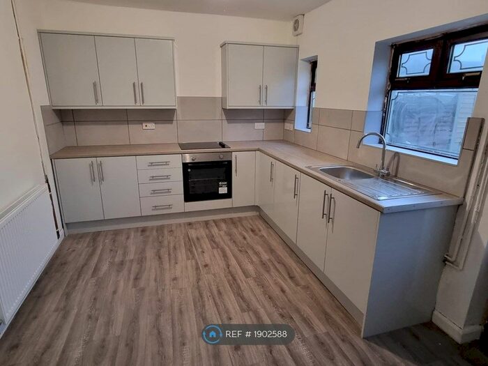 3 Bedroom Terraced House To Rent In Myatt Close, Wolverhampton, WV2