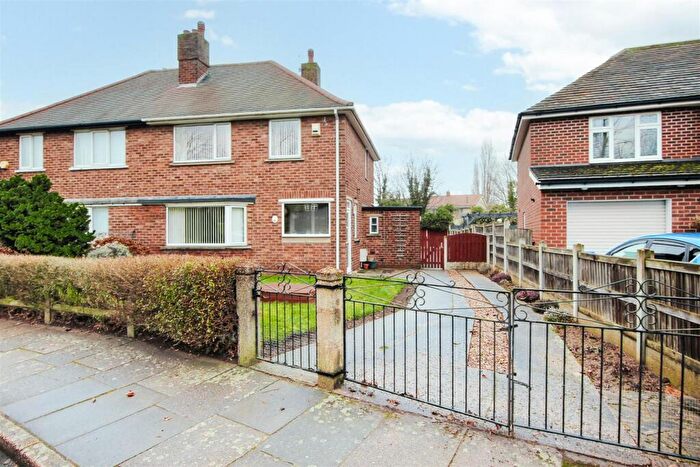 3 Bedroom Semi-Detached House For Sale In Thorne Road, Doncaster, DN2