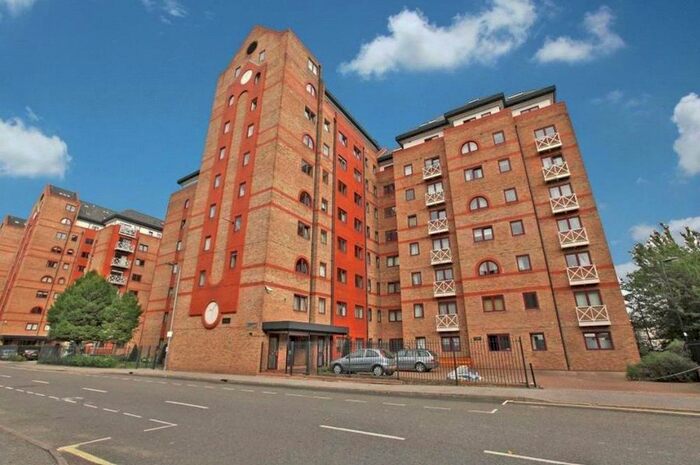 2 Bedroom Flat To Rent In Sailmakers Court, London, SW6
