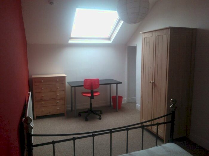 4 Bedroom Detached House To Rent In Cycle Road, Lenton, Nottingham, NG7