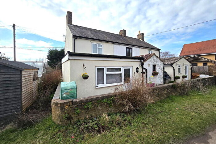 2 Bedroom Character Property For Sale In The Cinques, Gamlingay, SG19