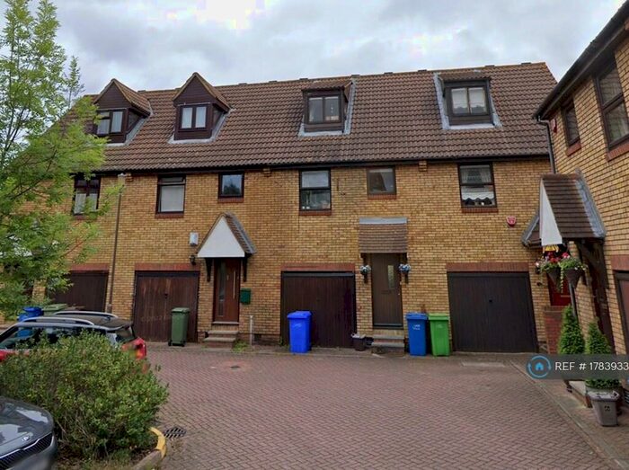 3 Bedroom Terraced House To Rent In Steers Way, London, SE16
