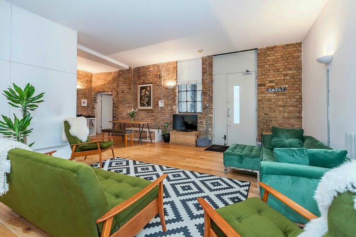 1 Bedroom Flat To Rent In Cyntra Place, Hackney, E8