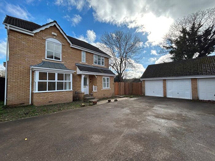 4 Bedroom Detached House For Sale In Holywell Close, Orpington, BR6
