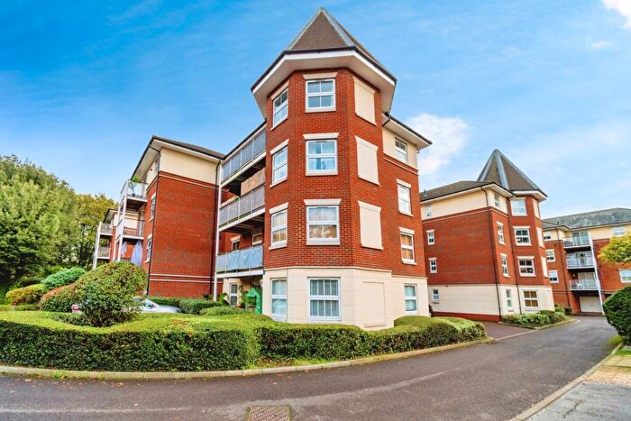 2 Bedroom Flat For Sale In Rollesbrook Gardens, Southampton, Hampshire, SO15