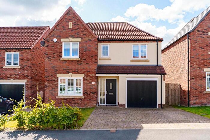 3 Bedroom Detached House To Rent In Woodlands Grove, Adel, Leeds, LS16