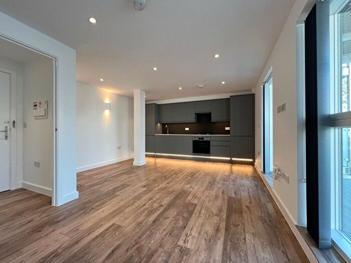 1 Bedroom Apartment To Rent In Brent Street, London, NW4