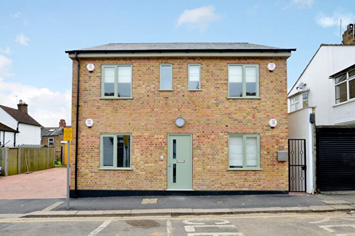 2 Bedroom Flat For Sale In Smith Street, Watford, WD18