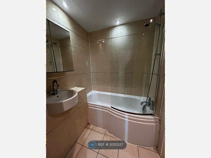 2 Bedroom Flat To Rent In The Gatehaus, Bradford, BD1