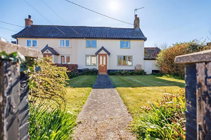 3 Bedroom Semi-Detached House For Sale In Bank Street, Pulham Market, Diss, IP21