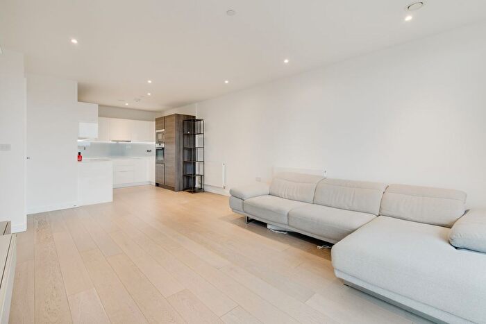 2 Bedroom Flat To Rent In River Gardens Walk, Greenwich, SE10