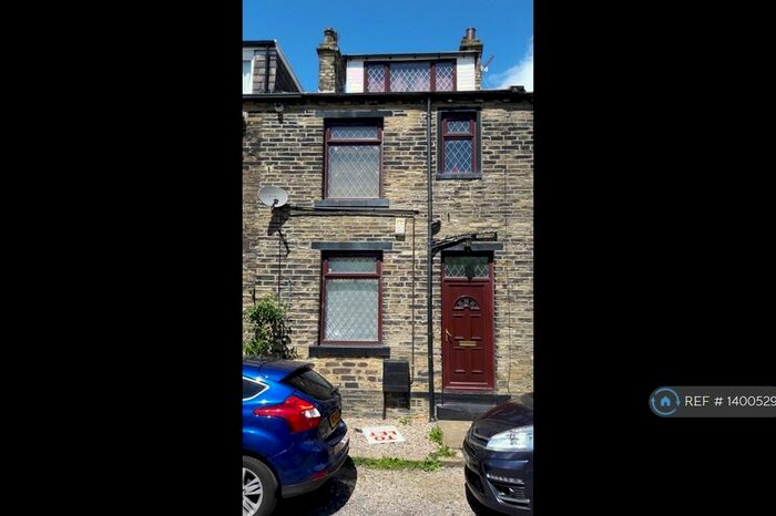 2 Bedroom Terraced House To Rent In Reevy Street, Bradford, BD6