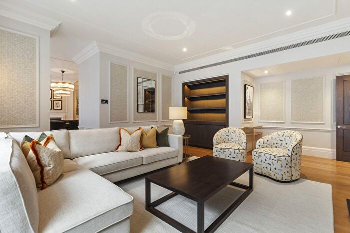 3 Bedroom Flat To Rent In Duke Street, London, W1K