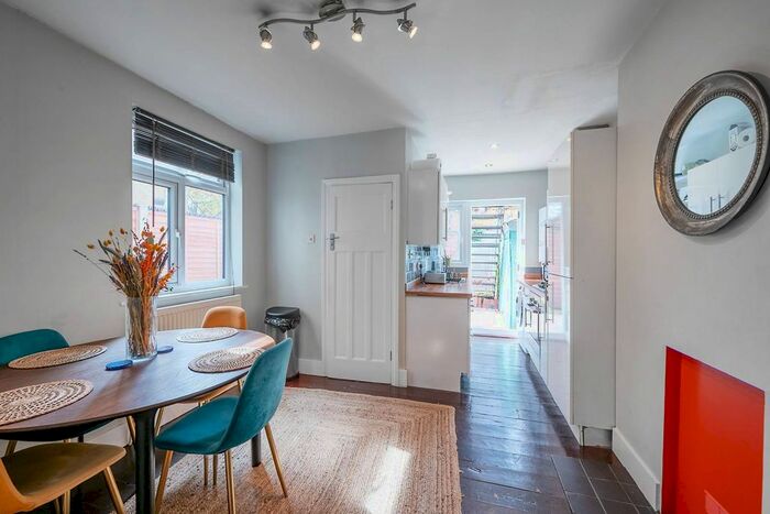 1 Bedroom Flat For Sale In Kimble Road, South Wimbledon, London, SW19