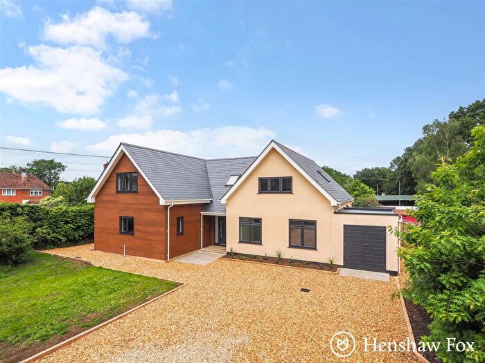 4 Bedroom Detached House For Sale In Sandy Lane, North Baddesley, Hampshire, SO52