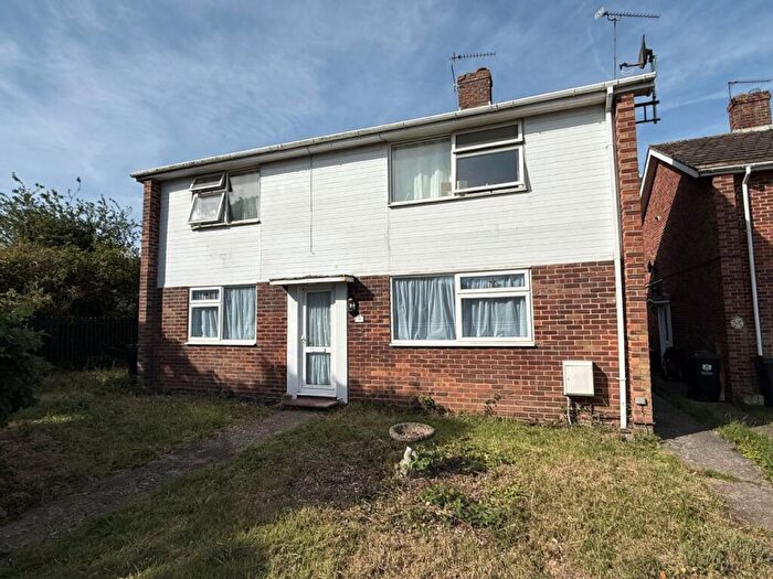 2 Bedroom Flat For Sale In Woodside, Walton-on-the-naze, CO14