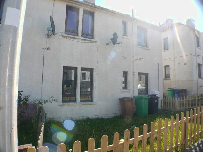 2 Bedroom Flat To Rent In Kelso Place, Kirkcaldy, Fife KY2