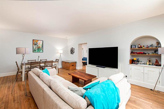 3 Bedroom Apartment For Sale In Oakfield Road, Clifton, Bristol, BS8