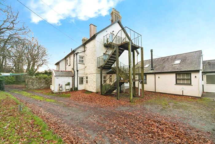 2 Bedroom Flat For Sale In Llanrug, Caernarfon, Gwynedd, LL55