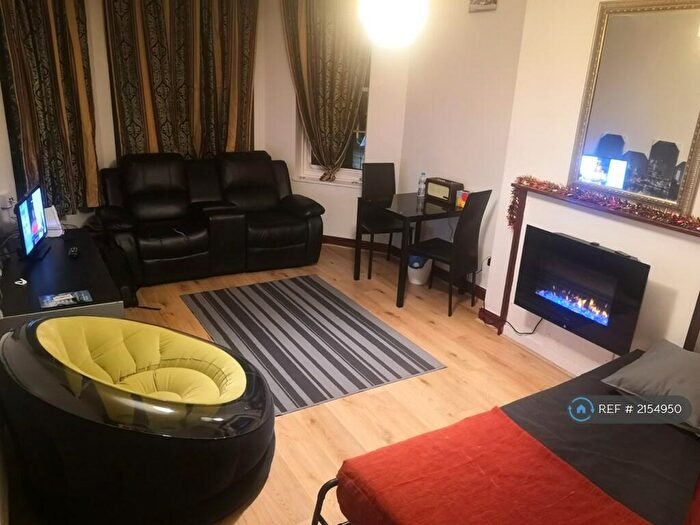 4 Bedroom Flat To Rent In Liverpool House, London, N7