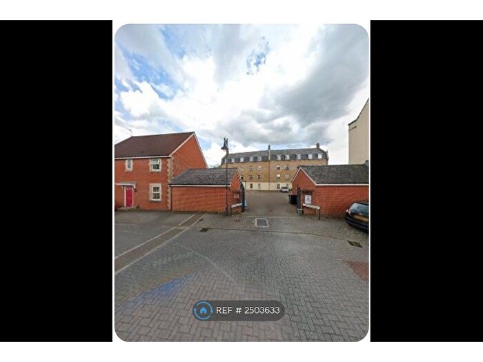 2 Bedroom Flat To Rent In The Chestnut, Swindon, SN25